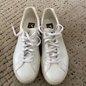 Size 10 Women’s Veja Esplar Sneaker